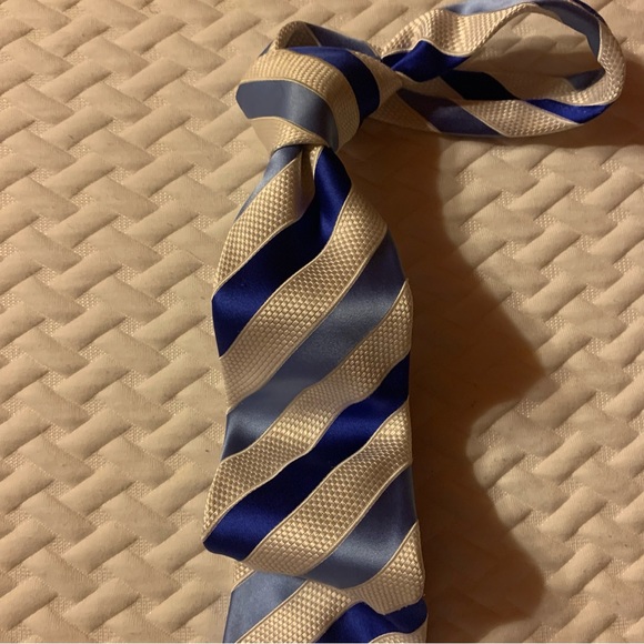 Donald J Trump Signature Collection Men’s Silk Necktie in Stipes Blue & White
